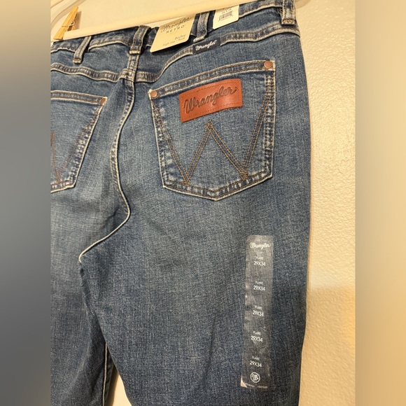 Wrangler Retro Bailey High Rise Flare Jean in Paige Wash - 1011MPFKP - Picture 5 of 7